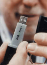 ������ ��������������� �������� 128 �����, ��������� �� ���� USB.