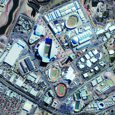 Олимпийский парк в Сиднее. Снимки со спутника IKONOS фирмы Space Imaging с разрешением 1 метр (www.spaceimaging.com/gallery).
