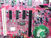 ���. 2. ������� PCI Express x1 � x16 ����� � ������� PCI.