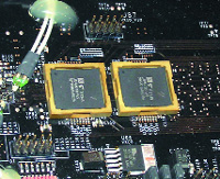 ���. 1. 512-���������� XDR DRAM �� Toshiba.